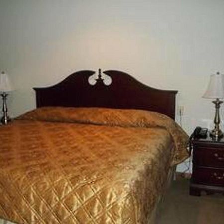 Sutton Inn Elkton Bagian luar foto