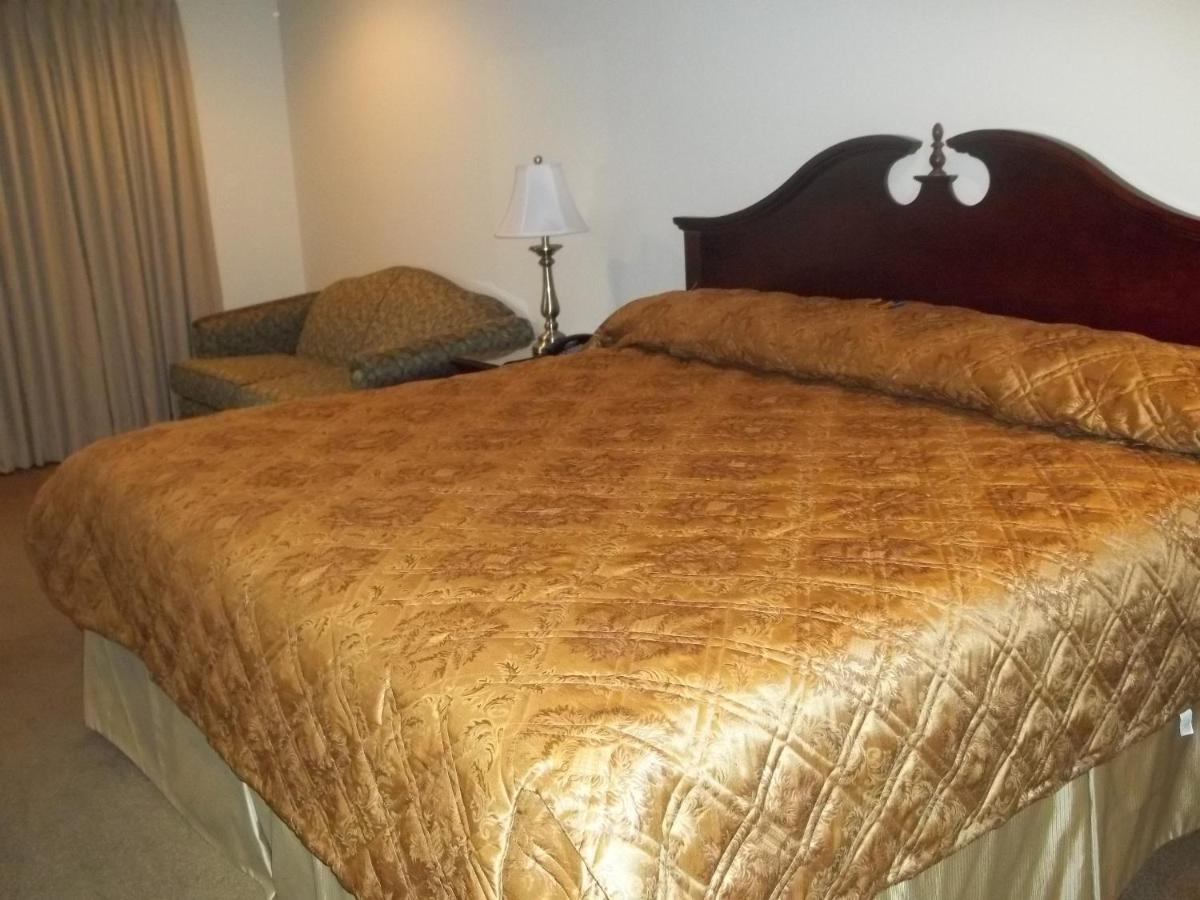 Sutton Inn Elkton Bagian luar foto