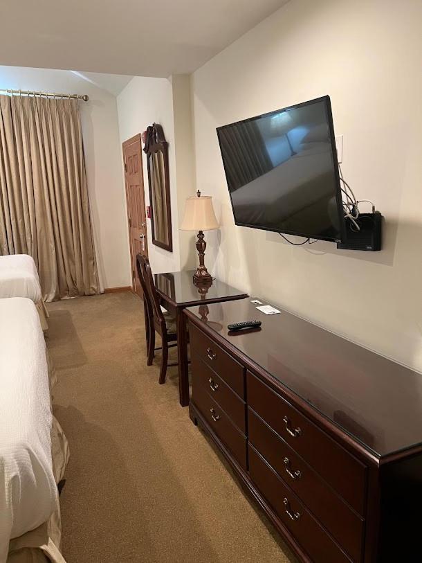 Sutton Inn Elkton Bagian luar foto