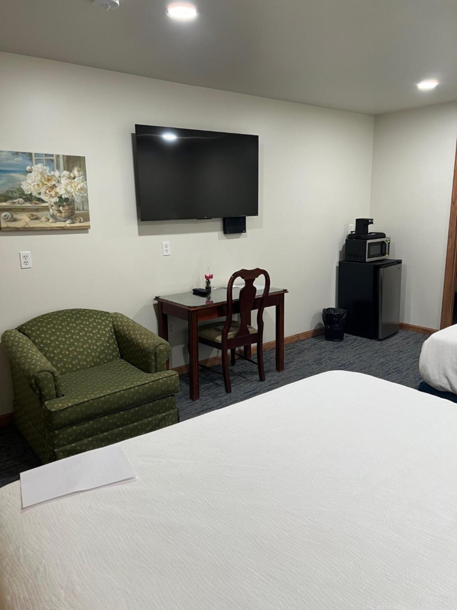 Sutton Inn Elkton Bagian luar foto