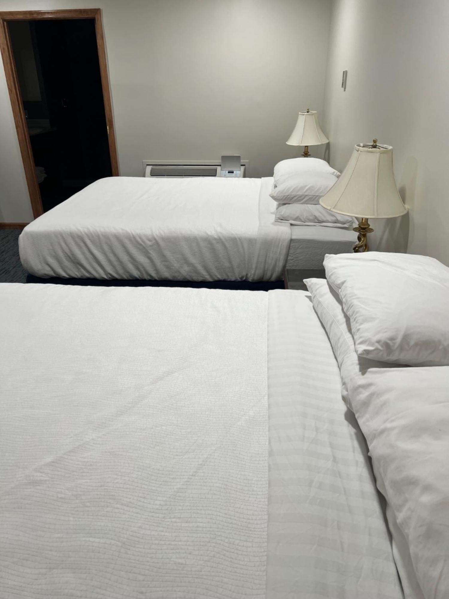 Sutton Inn Elkton Bagian luar foto