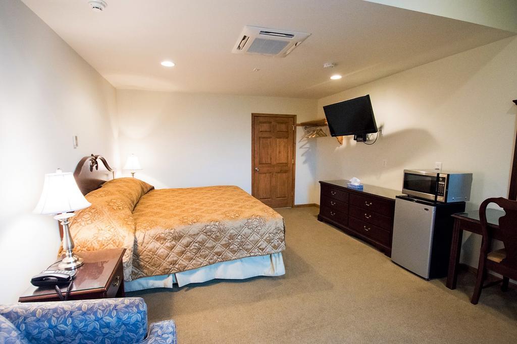 Sutton Inn Elkton Bagian luar foto