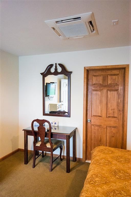 Sutton Inn Elkton Bagian luar foto
