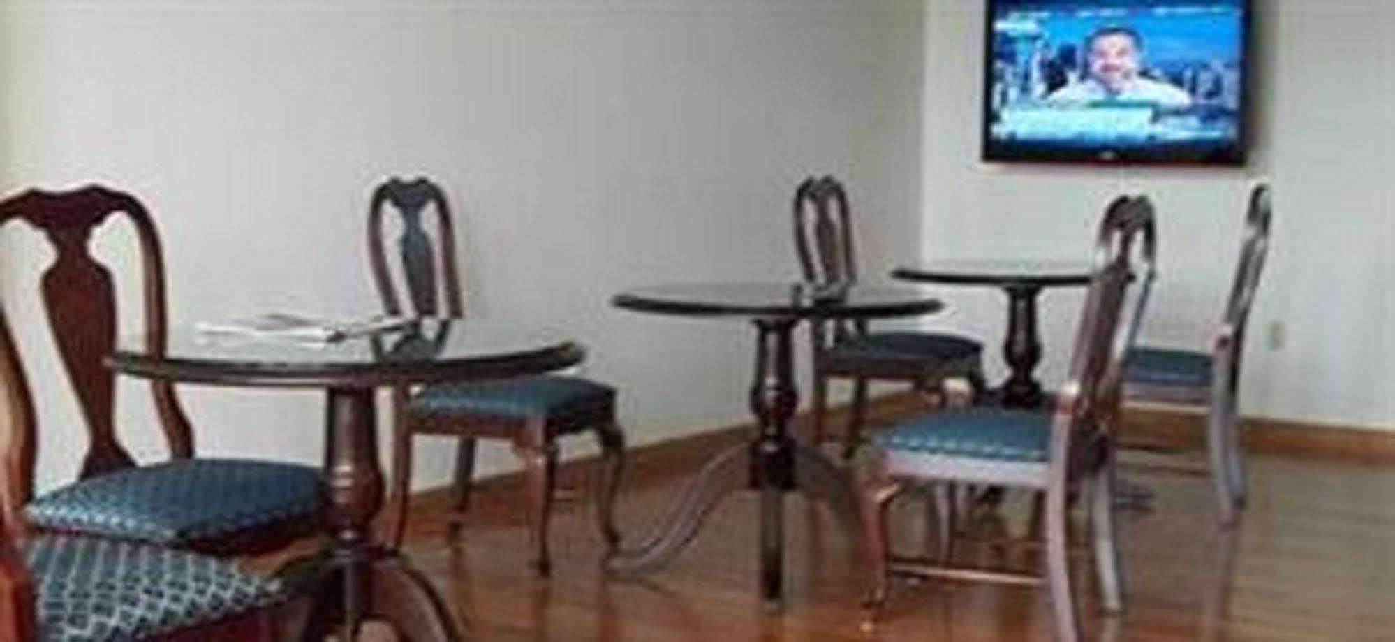 Sutton Inn Elkton Bagian luar foto
