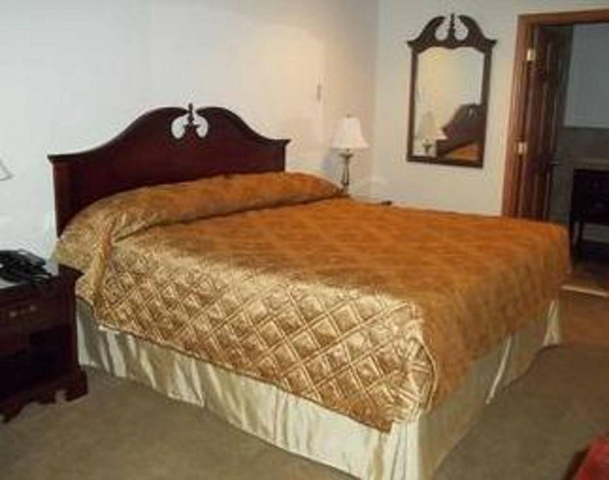 Sutton Inn Elkton Bagian luar foto